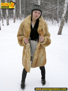 Winter outdoor pissing teen - N