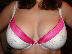 Woman their sell bras on the net - N