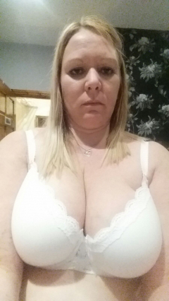 Huge titys - N