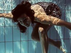 lastova-being-flashy-underwater