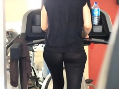 legging through gym