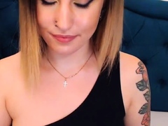 tattooed-babe-fucks-her-pussy