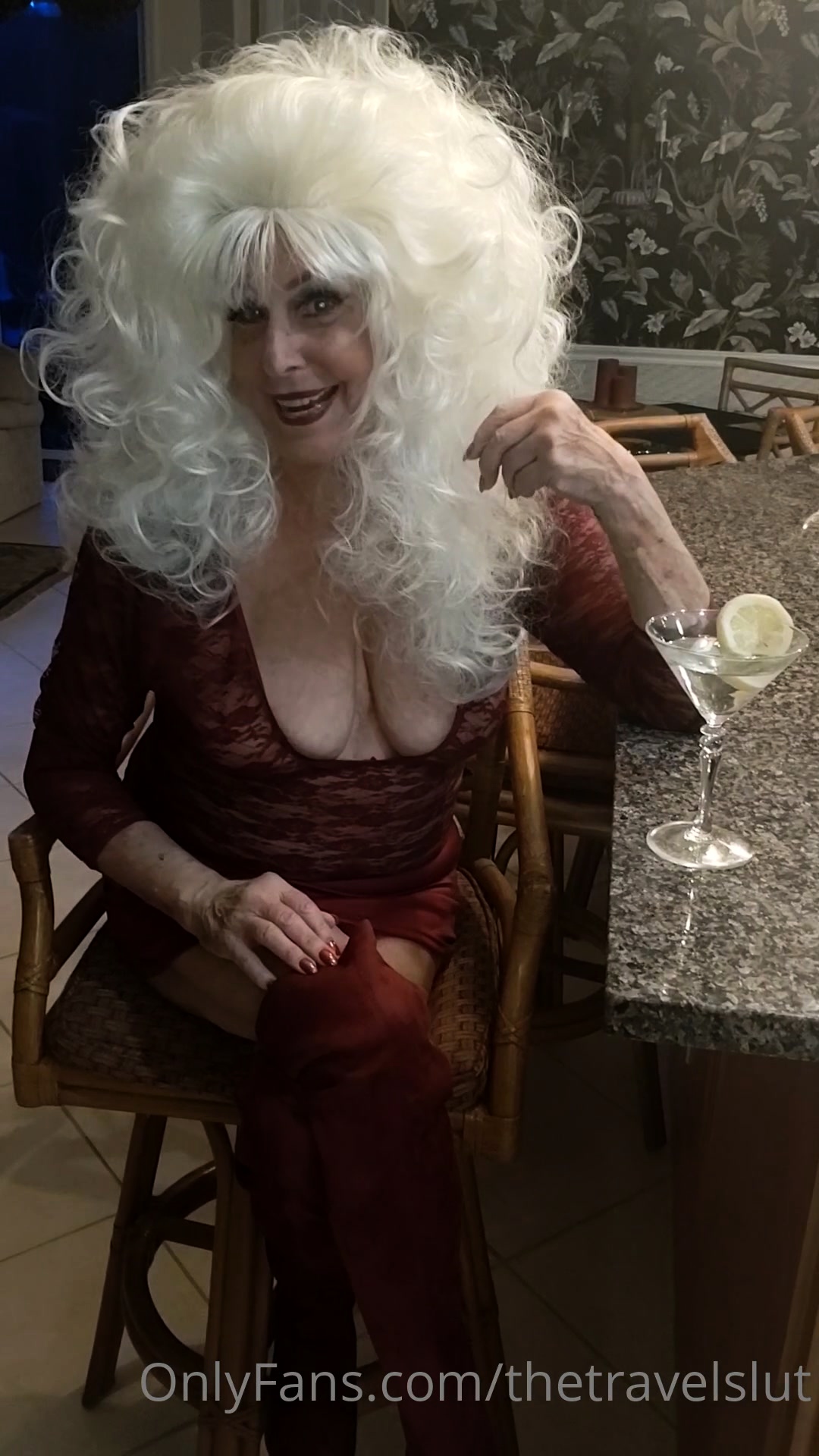 Mature Blonde Granny Loves To Masturbate Her Puss at DrTuber