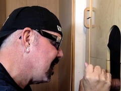 Gloryhole BJ DILF deepthroats dude